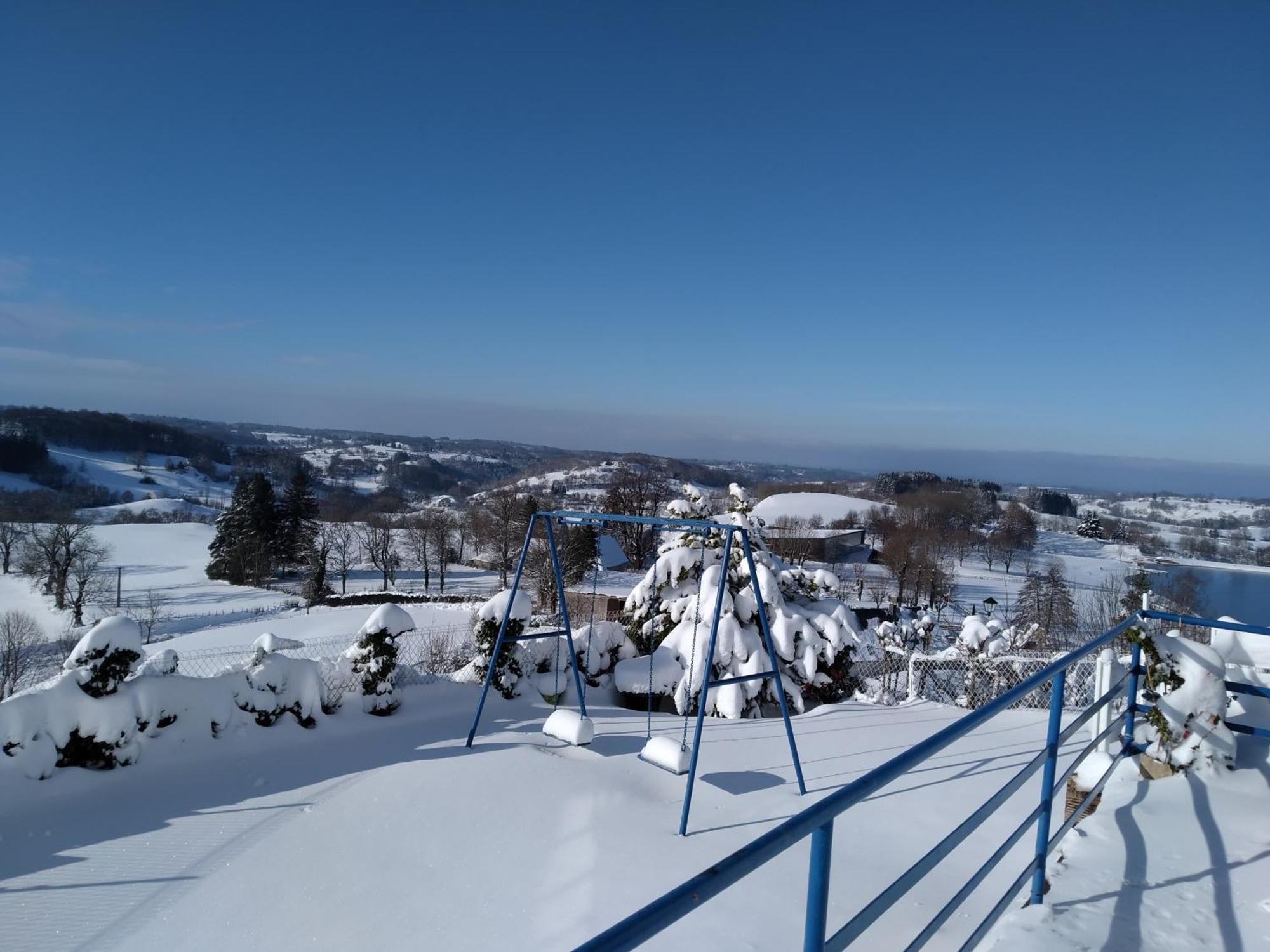 Le Lac, La Neige,La Vue La Tour-dʼAuvergne Eksteriør bilde